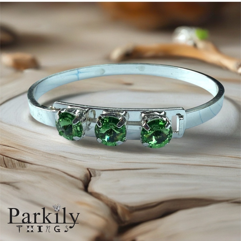 Handcrafted bracelet with peridot green Swarovski crystal